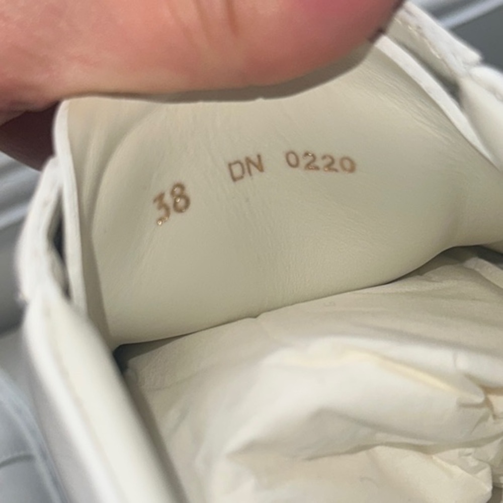 Givenchy Classic White Leather Sneakers - Picture 5 of 5
